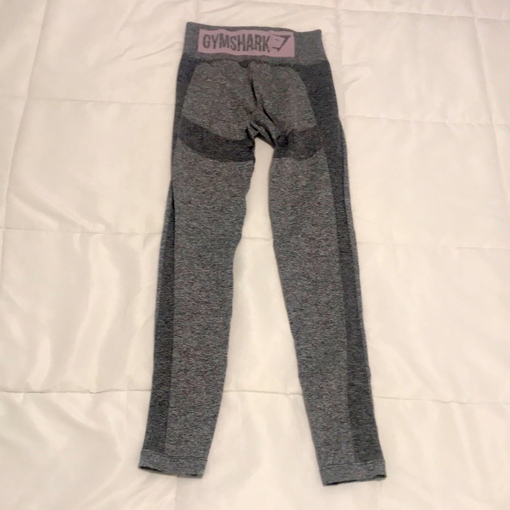 Gym shark leggings